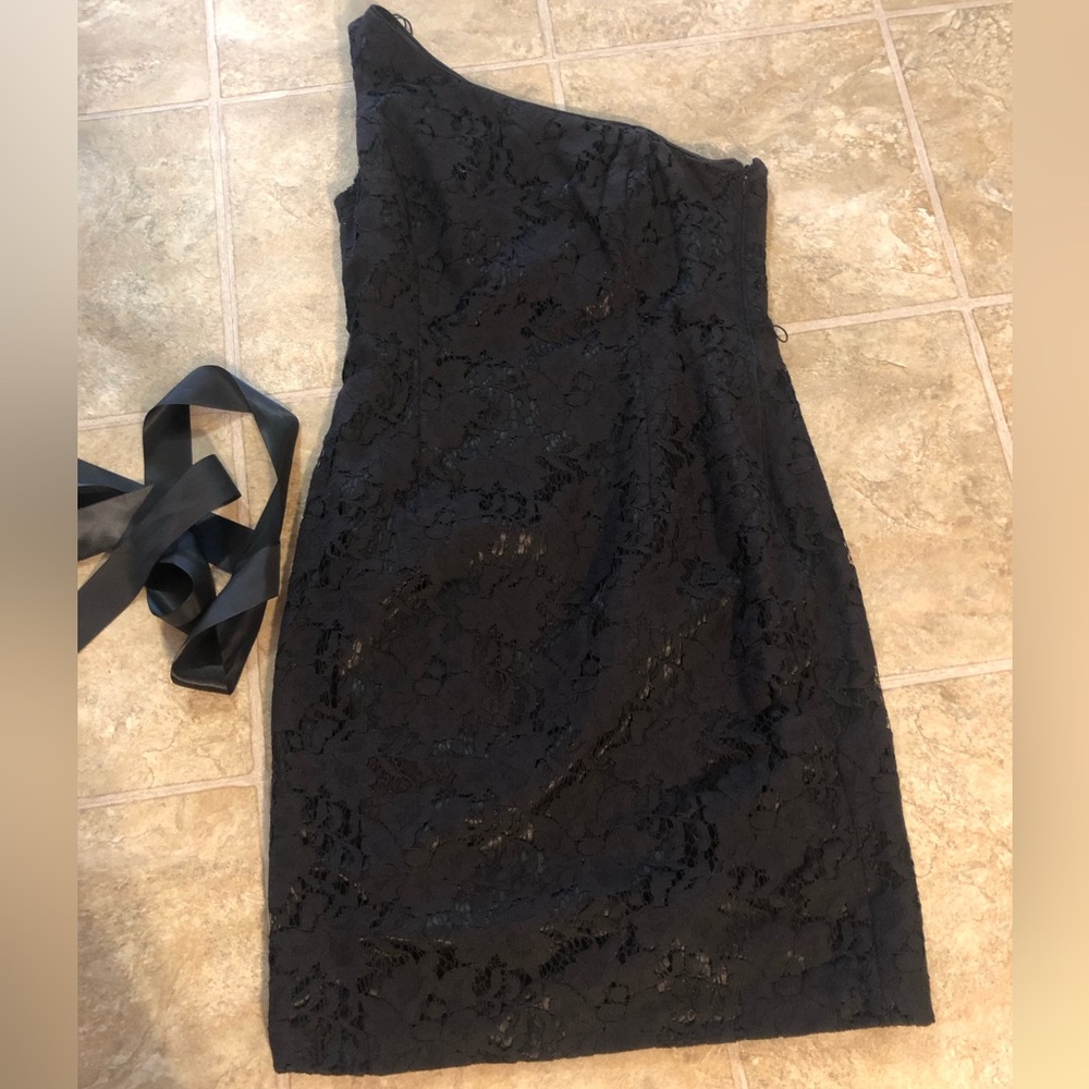 Liliana size 6, black, one shoulder